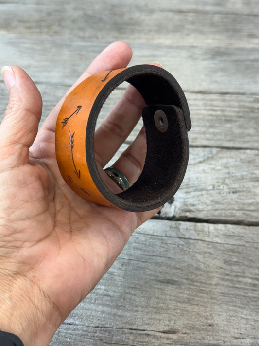 Flying Arrows Leather Cuff